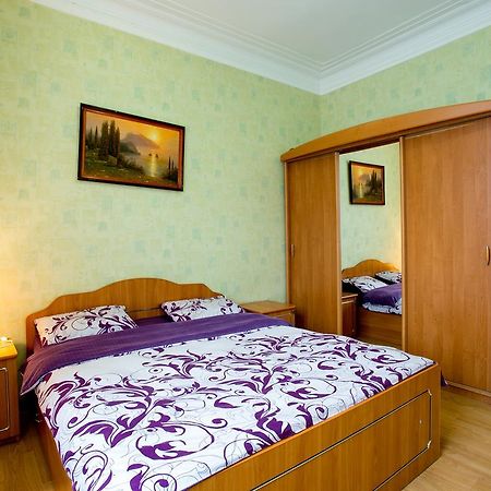 Apartments On Bolshaya Morskaya 65 Николаев Экстерьер фото